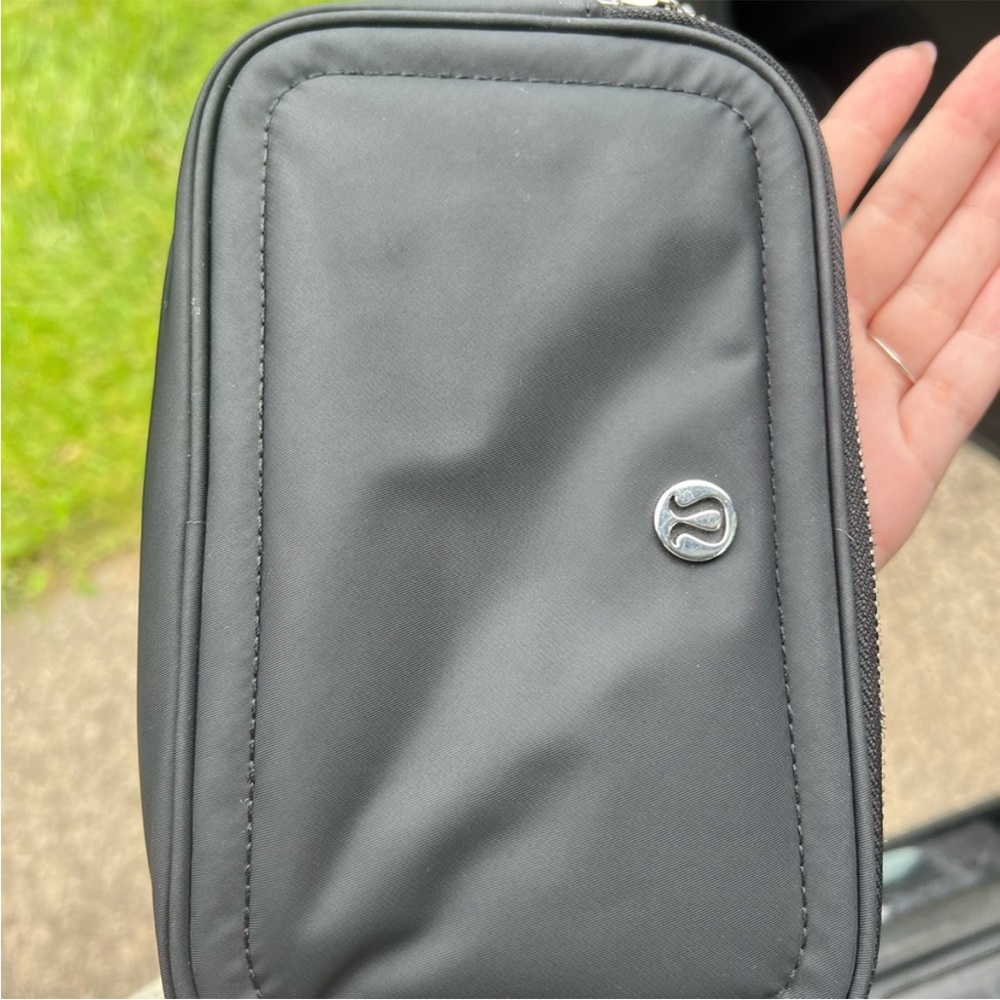 Lululemon purse - Picture 2 of 6